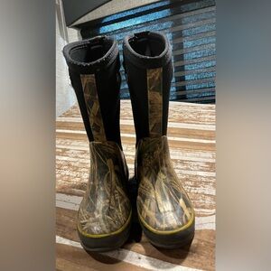 Boy’s Oaki Realtree Max-5 Hunting Camo Neoprene Rain/Snow/Muck Boots